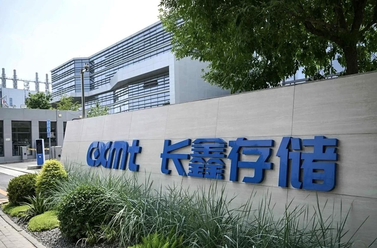 近日，韩媒爆长鑫存储"偷三星配方"量产DRAM！岛内高潮了

韩国《每日经济新闻