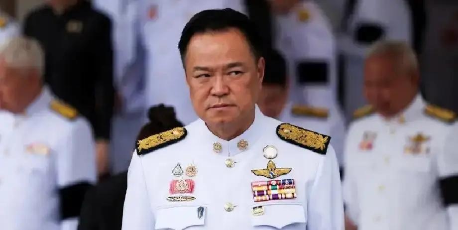 泰国逼柬埔寨签字画押，谈判桌上刀光见血，结局要看谁先撑不住。
泰国和柬埔寨最近又