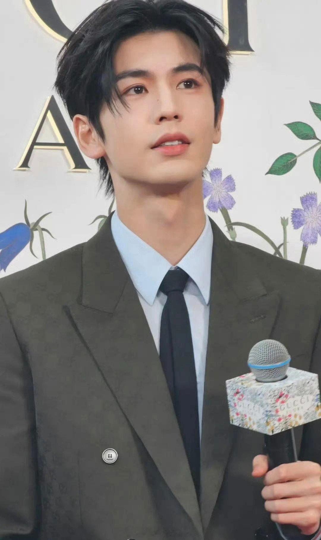 张凌赫 今天活动现场生图状态你打几分？ ​​​