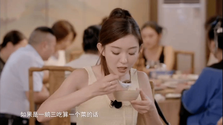 娱乐[超话]罗予彤吃湘菜吃出表情包罗予彤好吃到拍手罗予彤吃到好吃到拍手的美食了！
