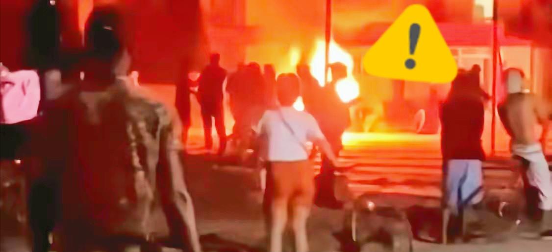 炸锅了！古巴彻底乱了：

古巴中部城市莫隆发生严重抗议事件，抗议者冲入执政党办公