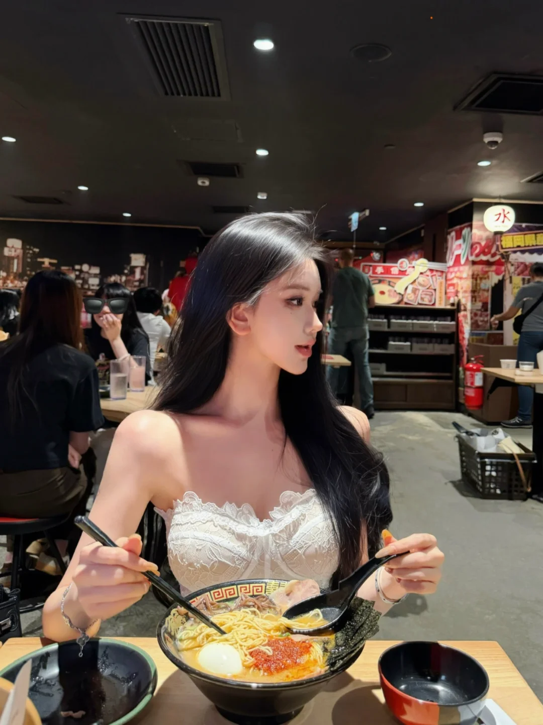 和漂亮女人吃漂亮饭🥢