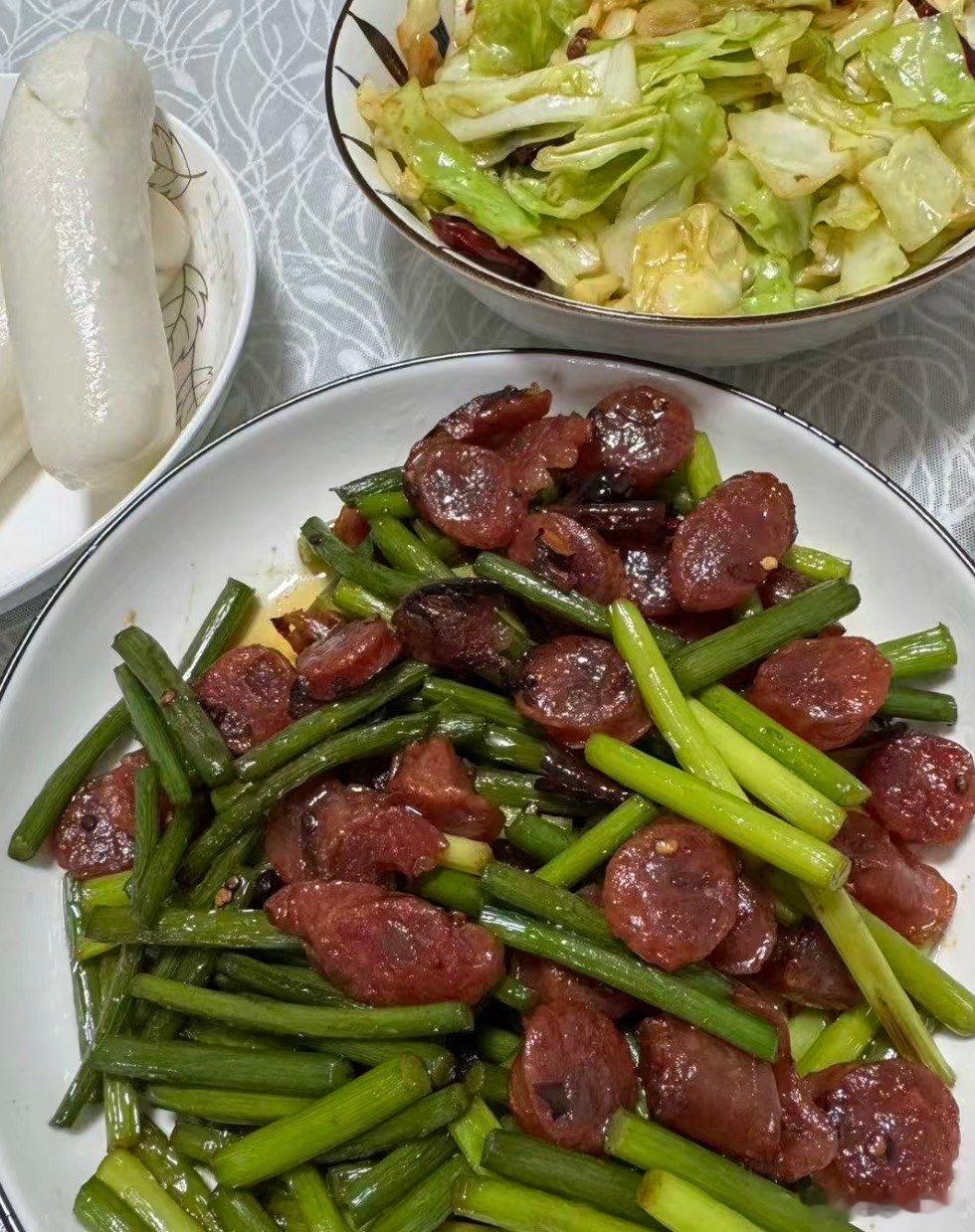 自己在家做饭反而比点外卖还贵追求简单饱腹外卖划算；想吃干净合口，就算贵一点，自己