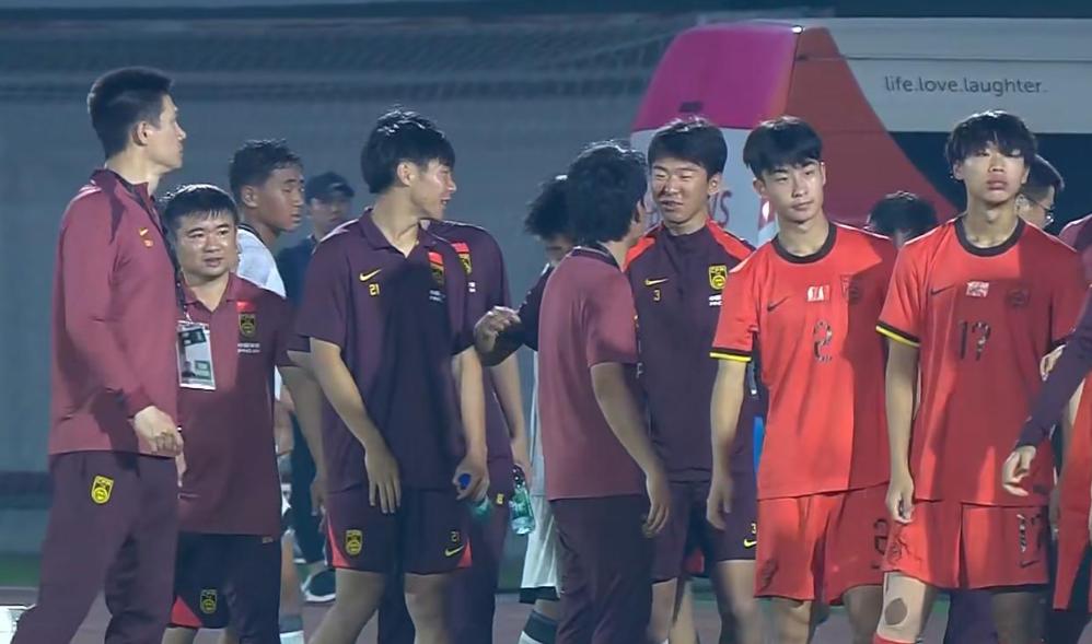 刚看到中国U17男足7-0大胜印尼队的消息，顿时手里的热茶突然不香了，一位在足球