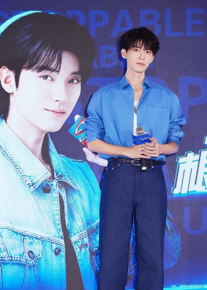 #周翊然衬衫造型梦回张陆让##周翊然男友感穿搭#周翊然的衬衫造型仿佛把我们带回到