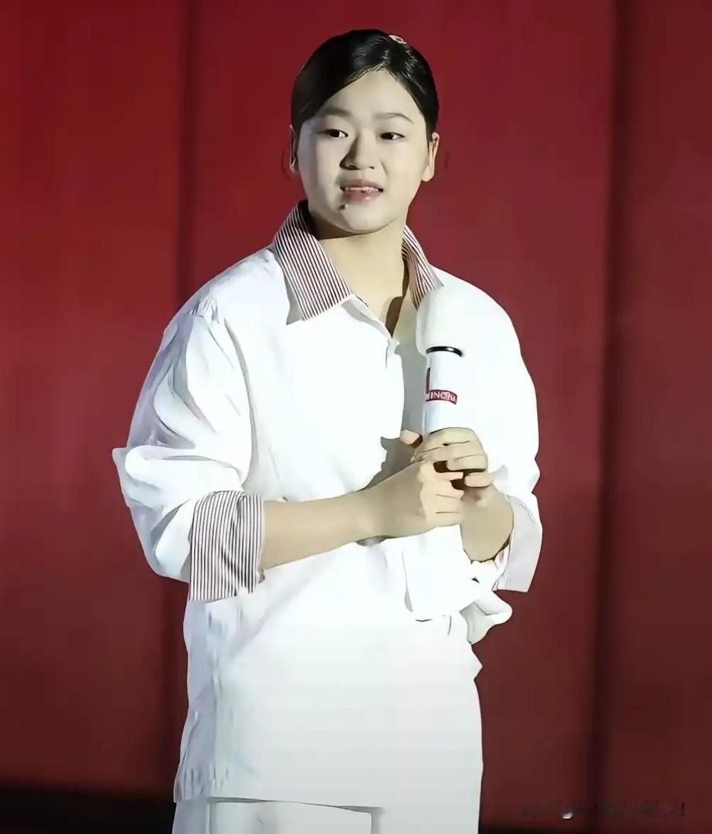 发现一个很有意思的事，

就是全红婵，她现在才19岁，

年纪轻轻的，她居然已经