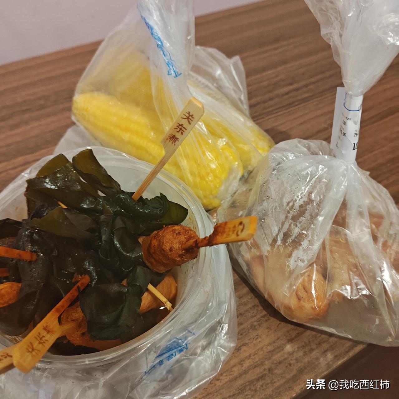 独居总结出来的经验
1. 不要把金针菇和挂面一起煮，煮熟后 挂面和金针菇从视觉上
