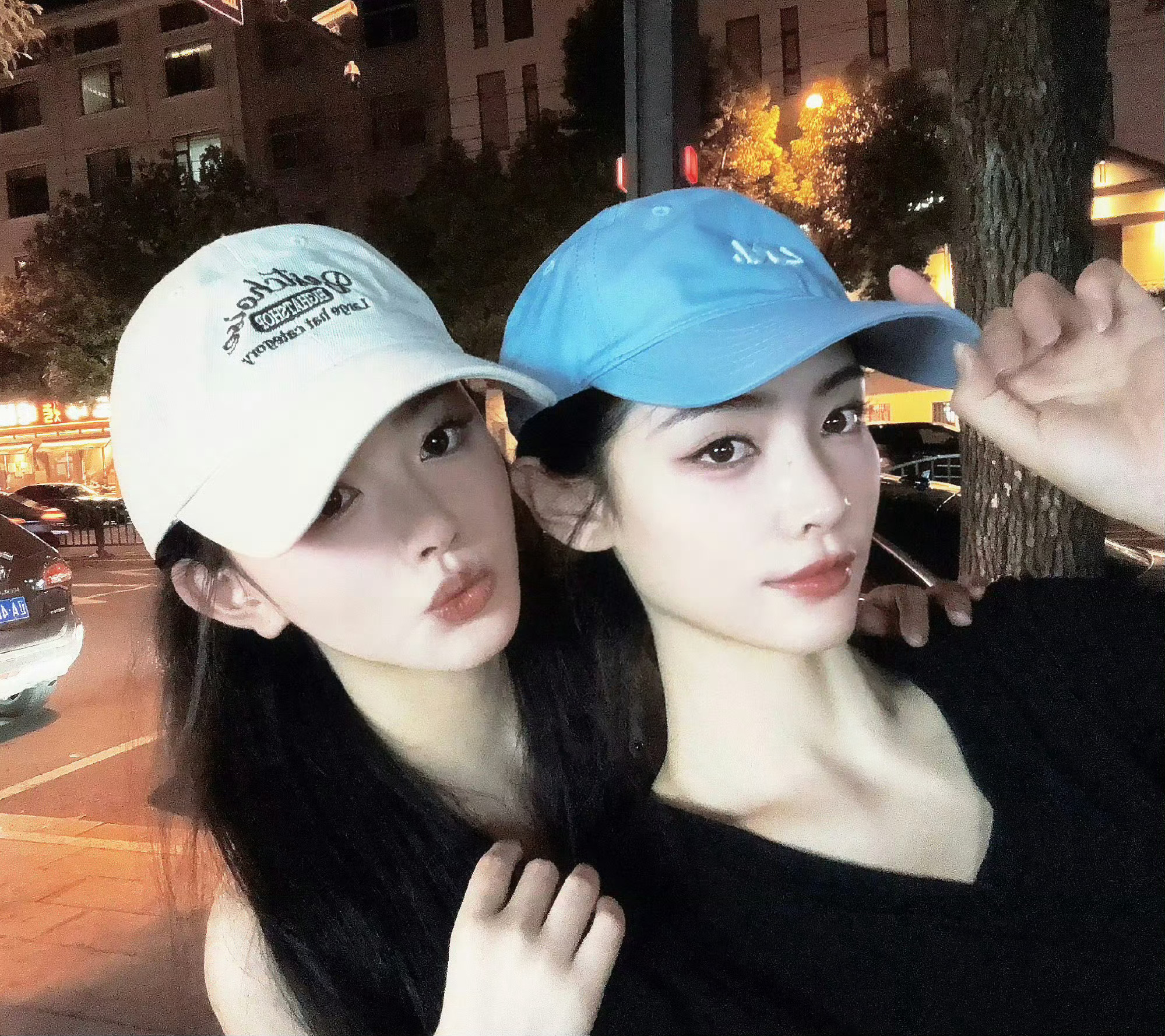 孔雪儿&许佳琪👩🏻‍🦰同框两位合照好多～ ​​​