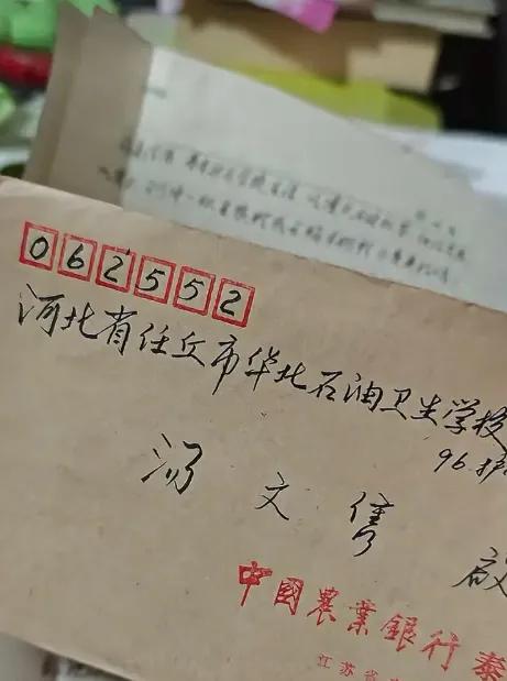 花鸟市场早就搬了，可这封信，迟到了30年才到家。

1996年11月，泰州一位老