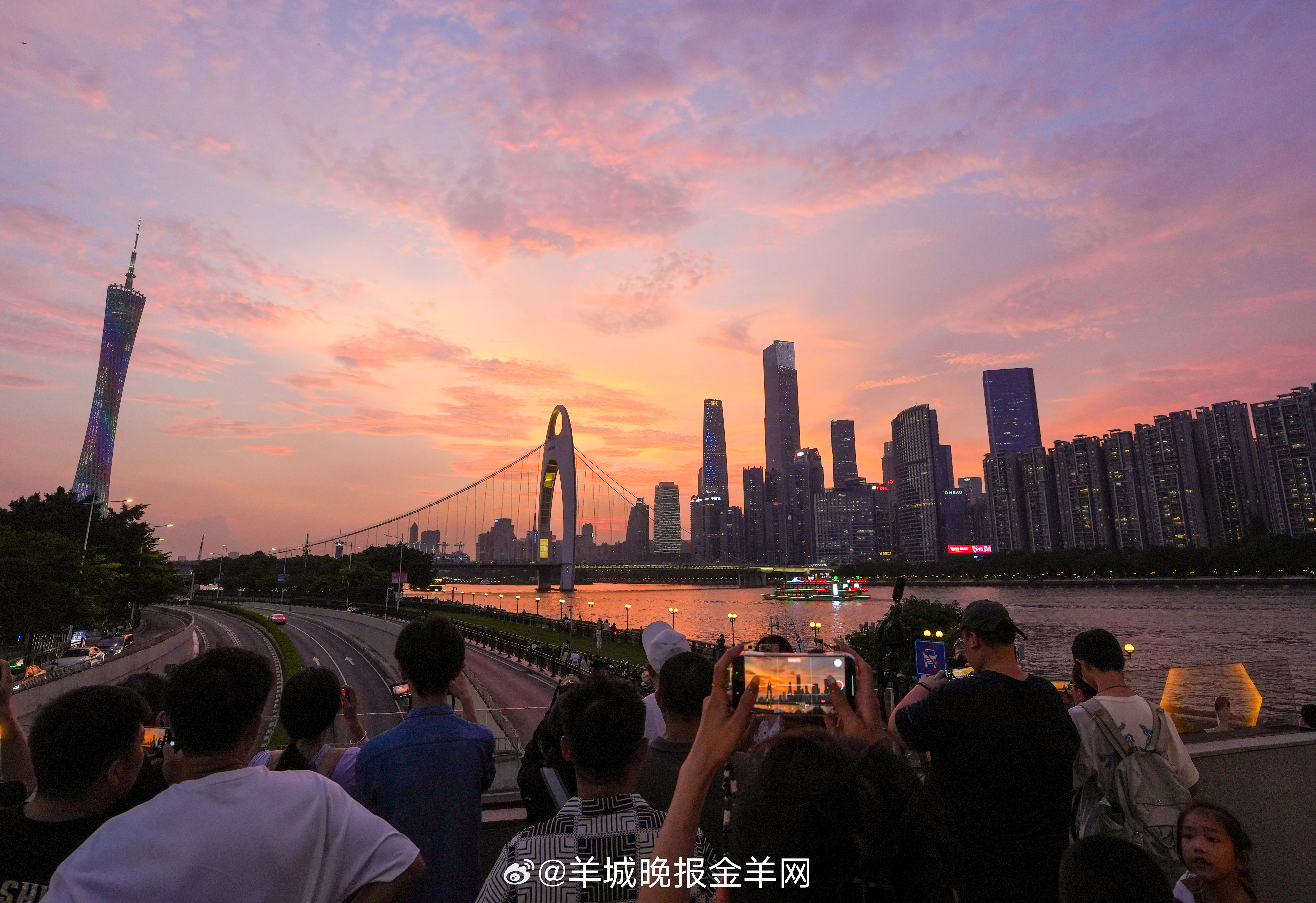 #晚安#内心的坚韧，会让我们在岁月的磨砺中，变得越来越强大，无论面对什么，都要保