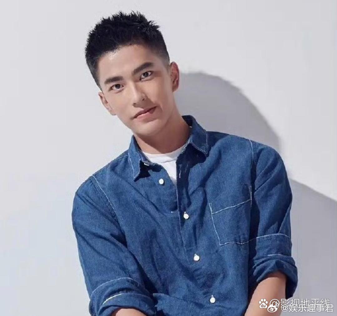 台媒曝曾敬骅恋情据台媒，近日曾敬骅被拍与女网红罗念在家中约会，疑似恋情曝光。画面