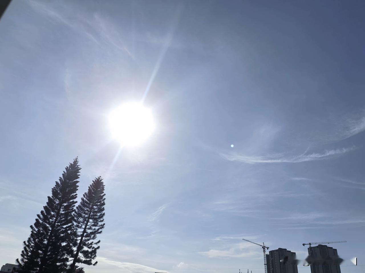 又热又雨！广东：高温与雷雨随机切换中！

18～19日，受偏东气流加强影响，广东