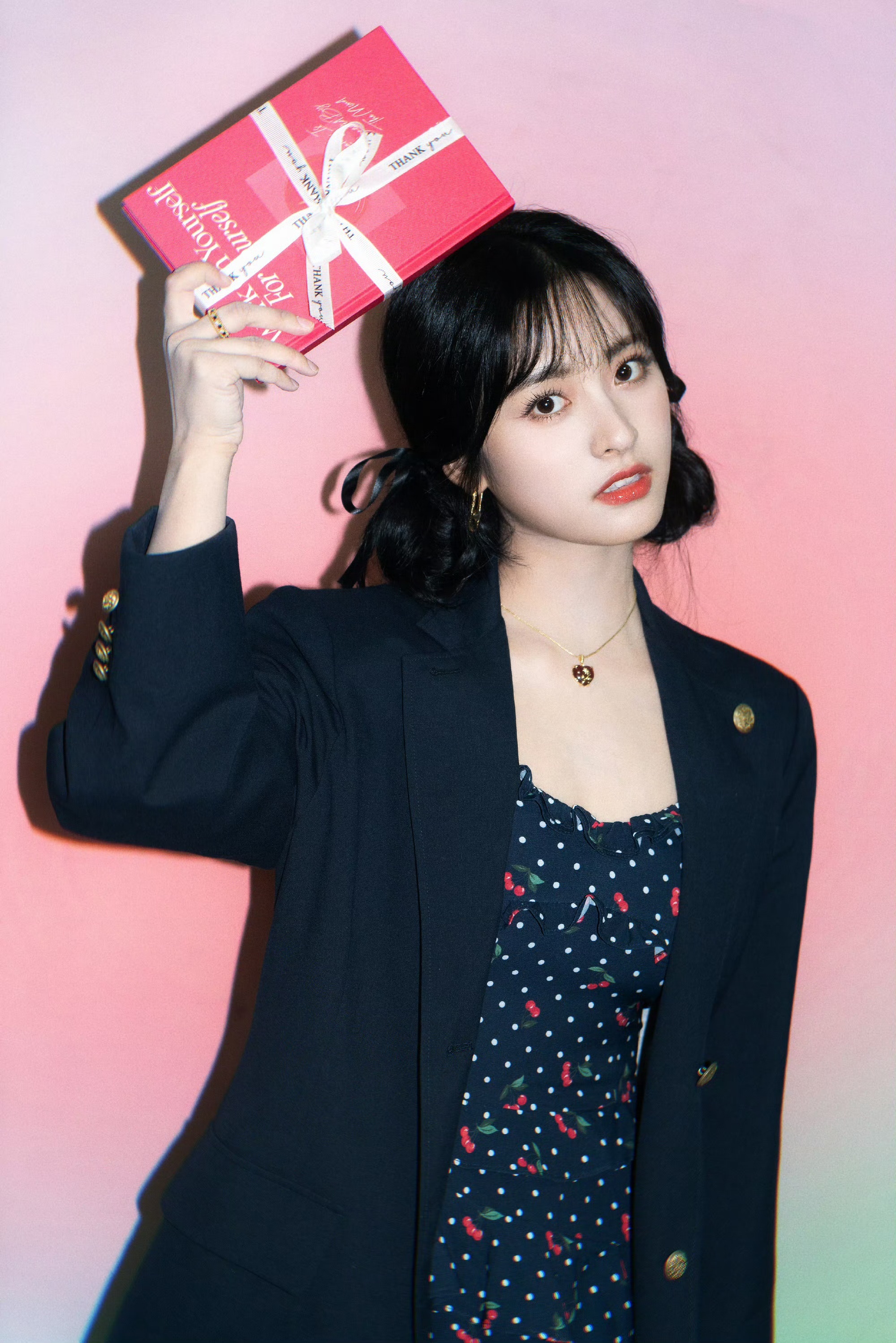 #沈月学院风学姐##沈月麻花辫双丸子头#沈月学院风学姐，[羞嗒嗒][羞嗒嗒][羞