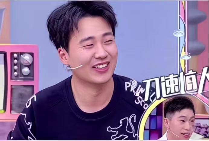小S：“你身体是不是比你爸还差？”

烧饼：“要不怎么要老二呢，是吧。”

小S