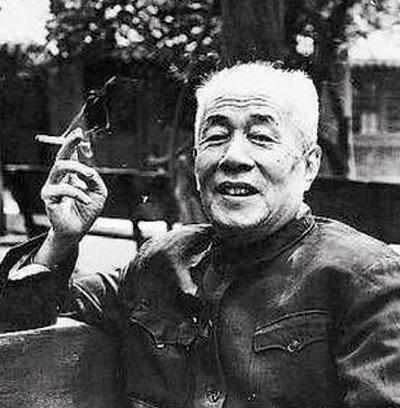 1947年，地下党员王冶秋走进院子，看到满院子的军统特务，他知道自己身份暴露了，