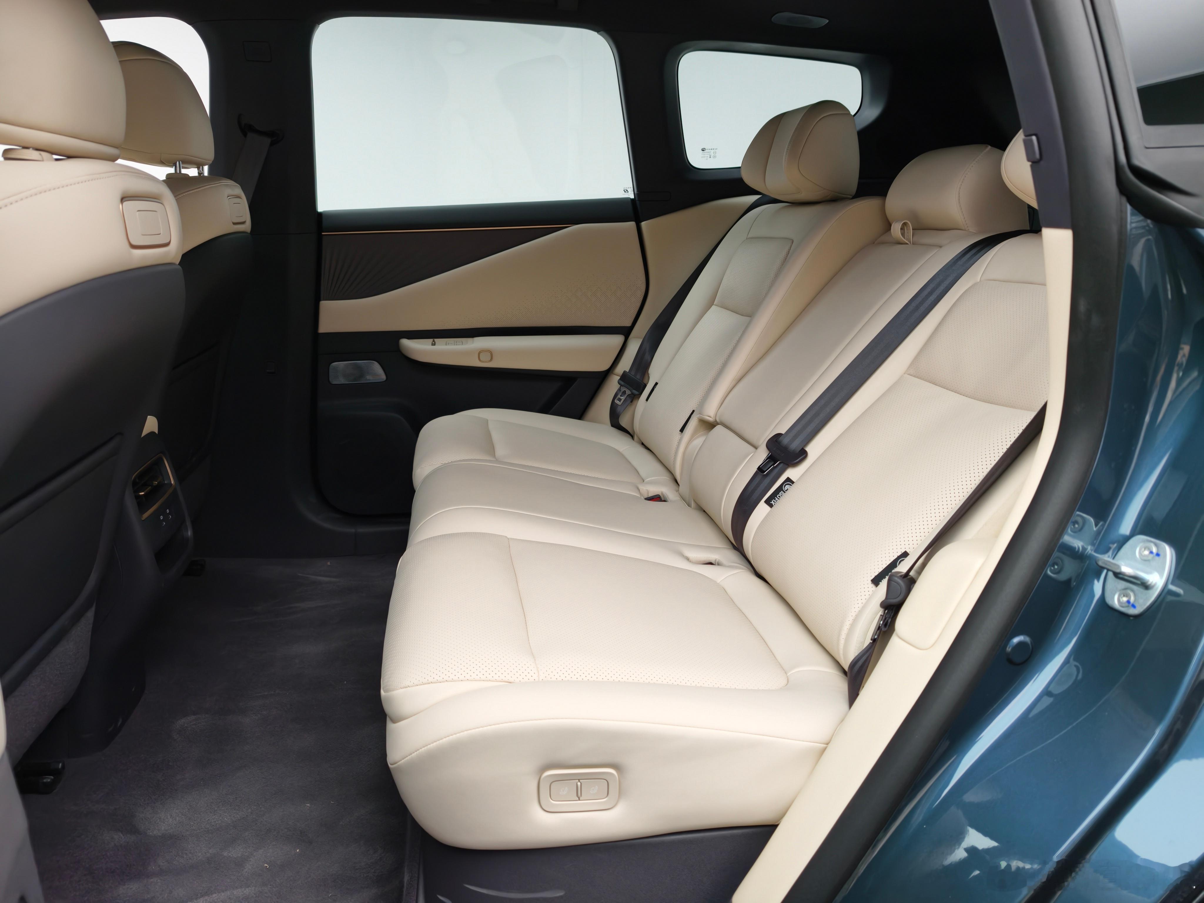 东风日产NX8，纯电版本，中高配。大v聊车NX8告别老三样拥抱AI新五件