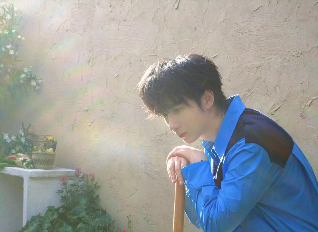 lhy李宏毅薛回文

从今以后，风筝有风，海豚有海，你有我
@L李宏毅 

李宏