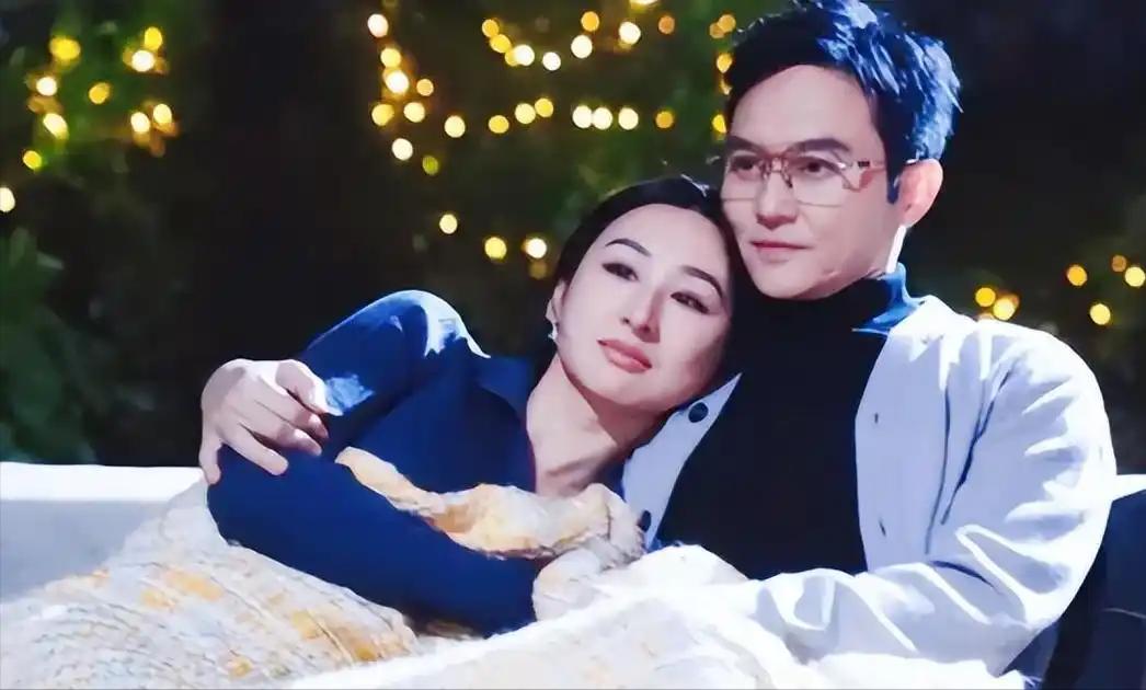 55岁张智霖回 TVB 演豪门花心大少，搭档一众年轻美女，一向是妻管严的他，就不