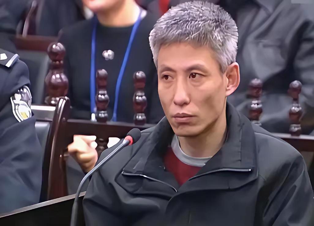 2003年，刘涌被执行死刑前十分镇定，拒绝更换新衣，这个罄竹难书的团伙头目，行刑