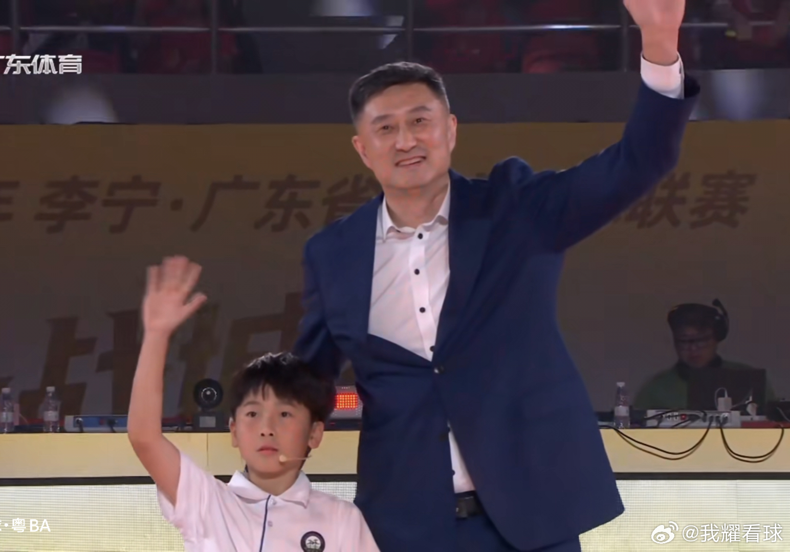 马不停蹄！杜锋指导从江苏赶回广州，出席参加粤BA联赛开幕式，而广东男篮后天将要客