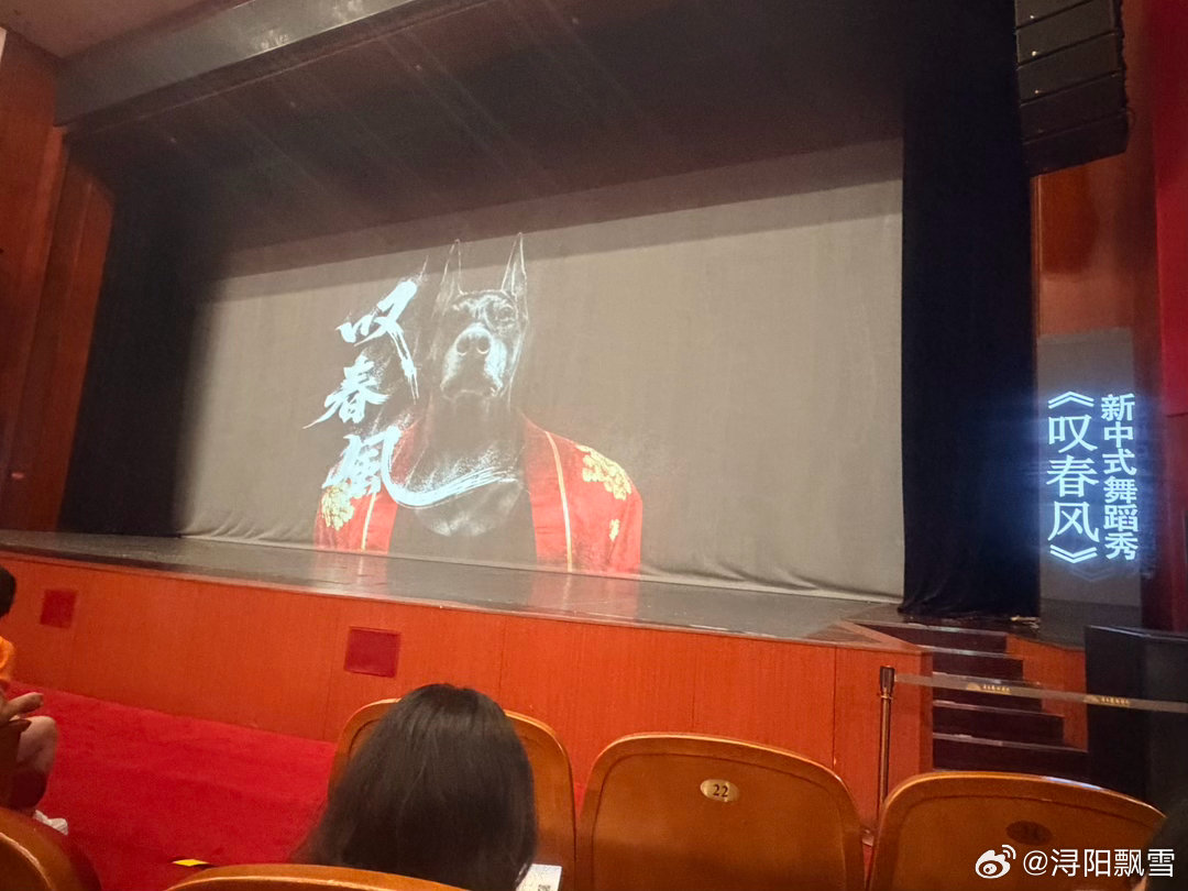 生活手记我承认我好色，我肤浅……可是花开正艳时我也没必要不观赏呀今晚的叹春风会带