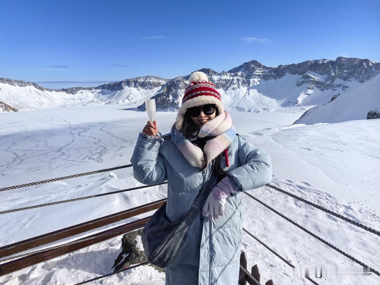 长白山全球游客免费🆓一个月，所剩时间不多，赶紧安排起来咯~都说能看到天池，是被