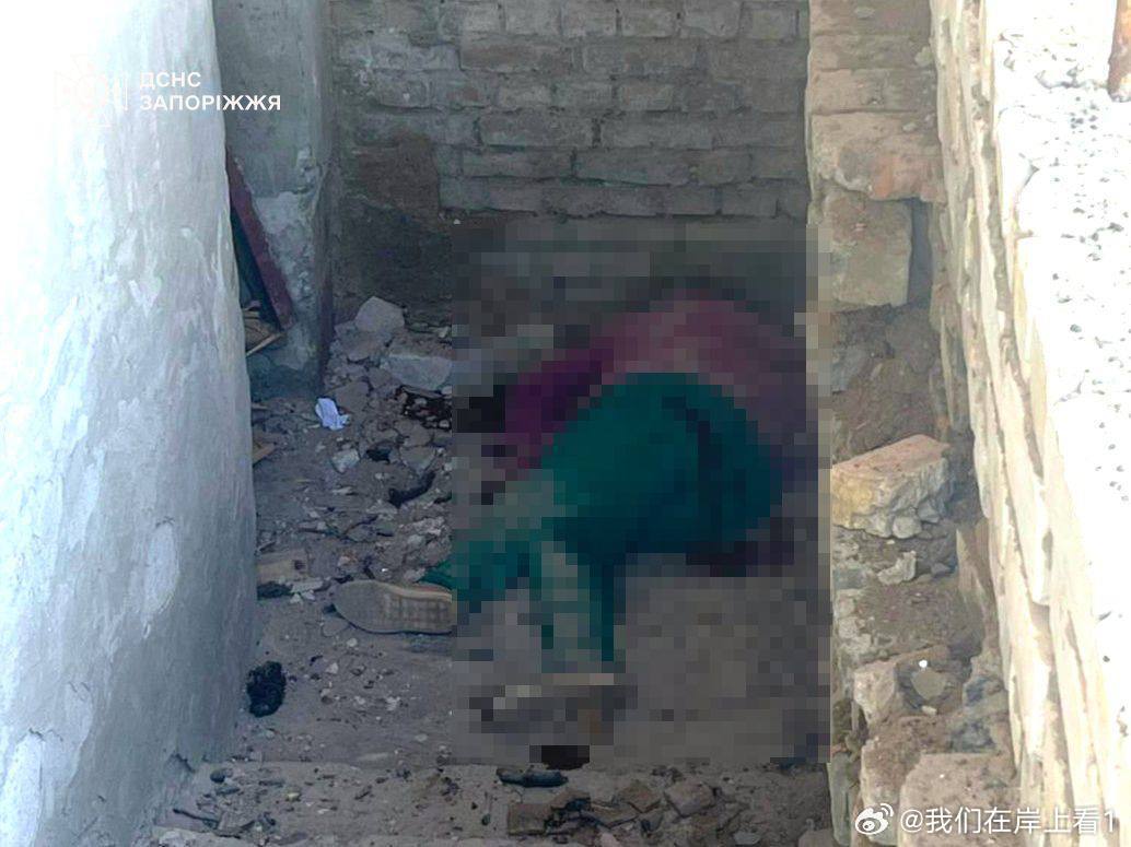 俄罗斯在乌克兰扎波罗热用空中炸弹炸死了一名75岁的妇女，另一名72岁的老人受伤。