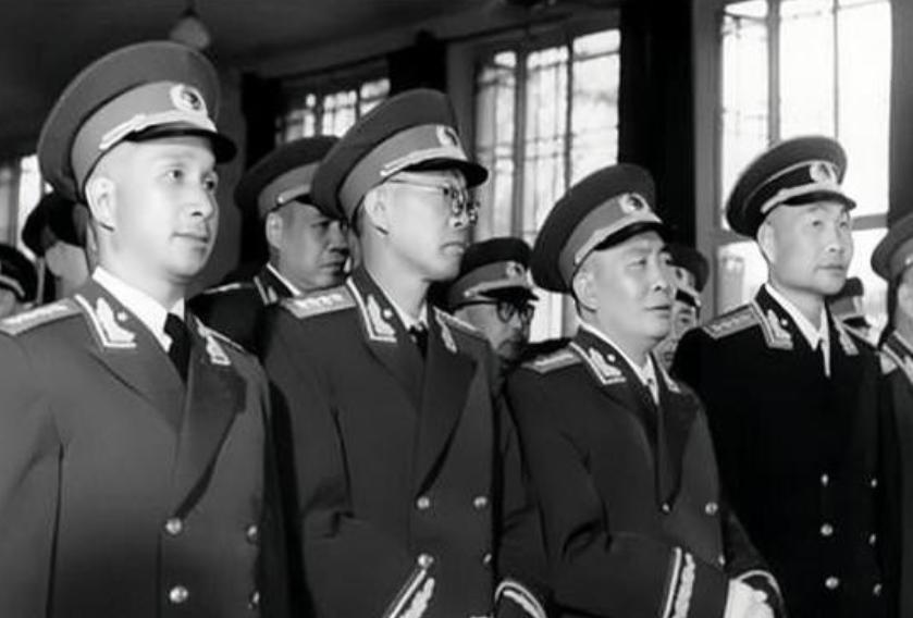 1955 年大授衔结束后，王必成闷闷不乐，陈毅叫住：“怎么了？嫌中将低了？” 王