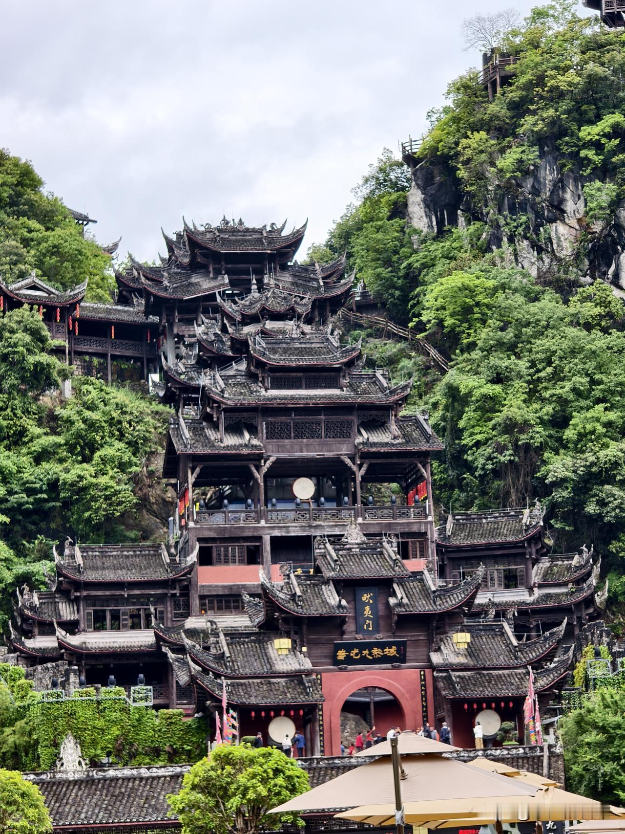 老俩口2026年春季床车自驾游第十六天了，全天在重庆的大山里走的县道。

上午在