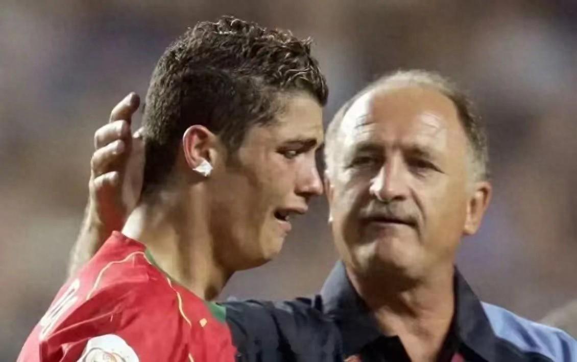 #c罗欧洲杯的三次眼泪# 爱哭的C罗，盘点C罗在欧洲杯上的三次伤心落泪，铮铮铁骨