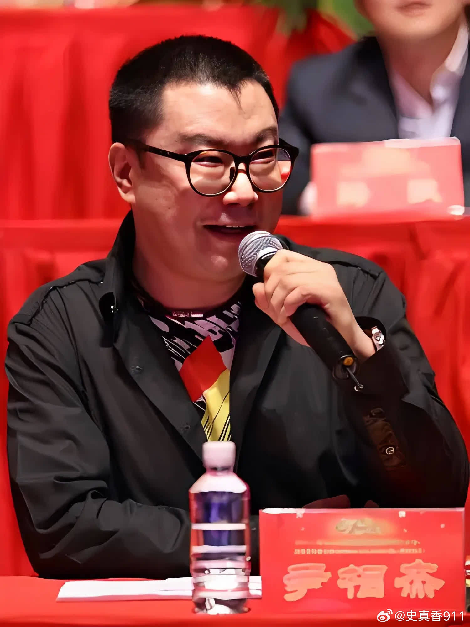 2010年，41岁的尹相杰还是单身，有记者问他：怎么还不结婚？他说：是于文华耽误