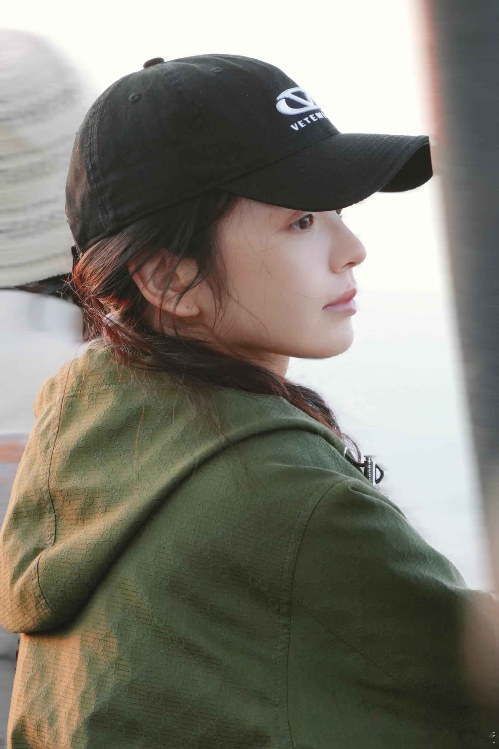 宝贝，今天的风是新的，今天的光是新的，今天也是新的。向着新的一天大步走去吧~姐姐