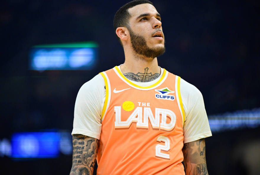 美记Ary报道，一个熟悉内幕的消息人士透露，朗佐·鲍尔的医疗情况的评估结果是“非