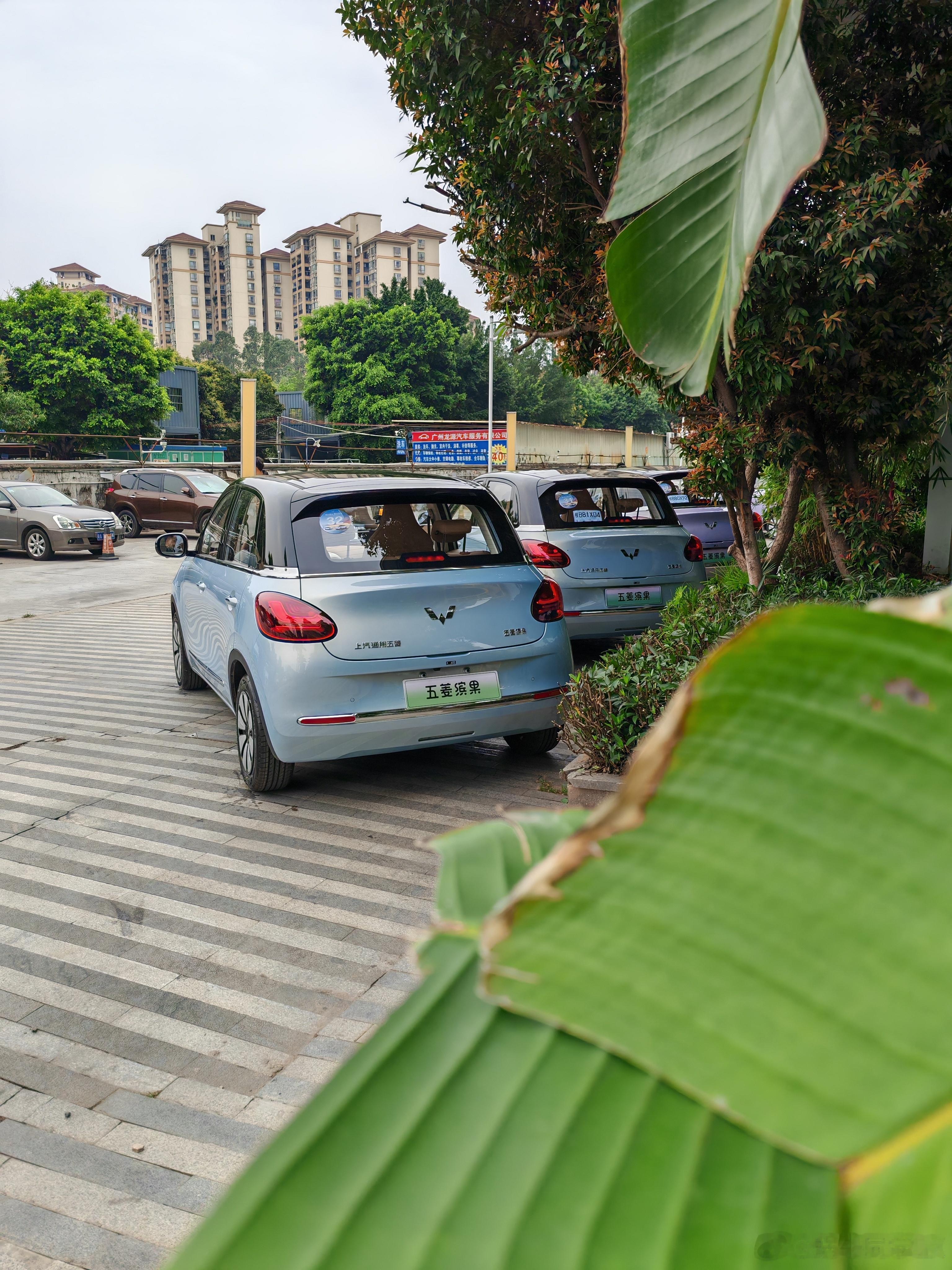 今天到广州搬砖，25款五菱缤果马上来了，一款可爱漂亮的小车车，城市代步好帮手。 