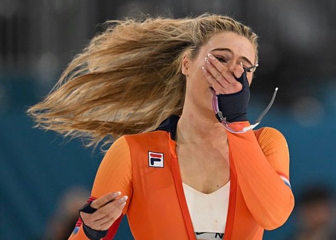 冬奥选手一庆祝举动或赚百万美元冬奥会露内衣品牌女选手引来广告商 让莱尔丹挣！！！