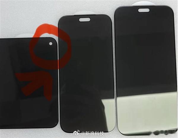 苹果的折叠屏可以很明显的看出是单挖孔，iPhone 18 Pro系列的灵动岛体积