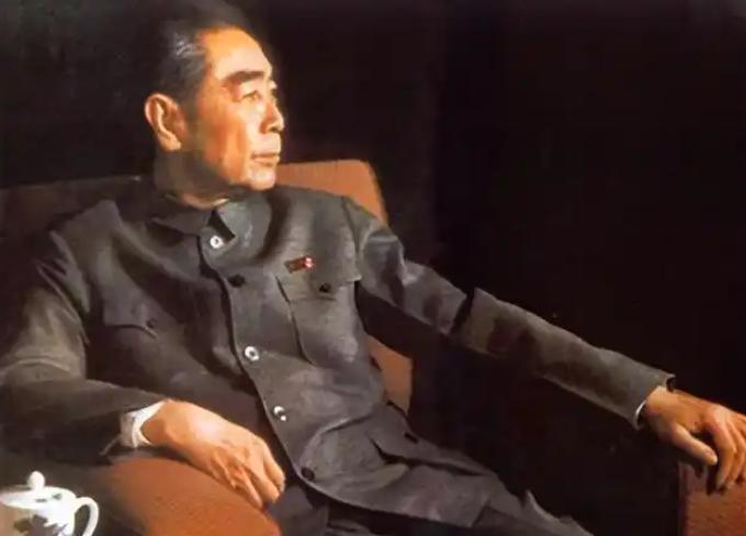 1937年周恩来延安劳山被袭事件，警卫排11人壮烈牺牲，背后凶手到底是谁如此猖狂