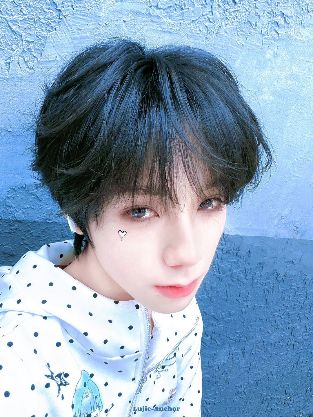 王橹杰 🎻王橹杰 清冷治愈主唱少年的未来比绽放的烟花还要耀眼