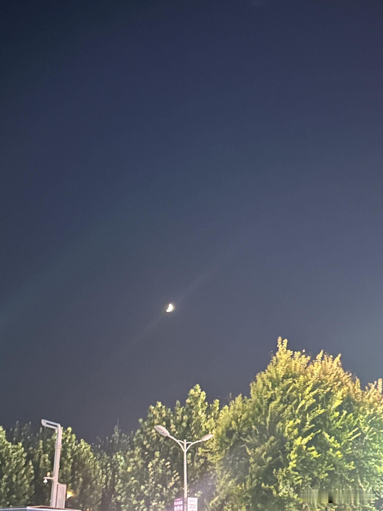 当一个人带着孩子在柴米油盐，鸡毛蒜皮中挣扎的时候，一半是海水一半是火焰🔥。
