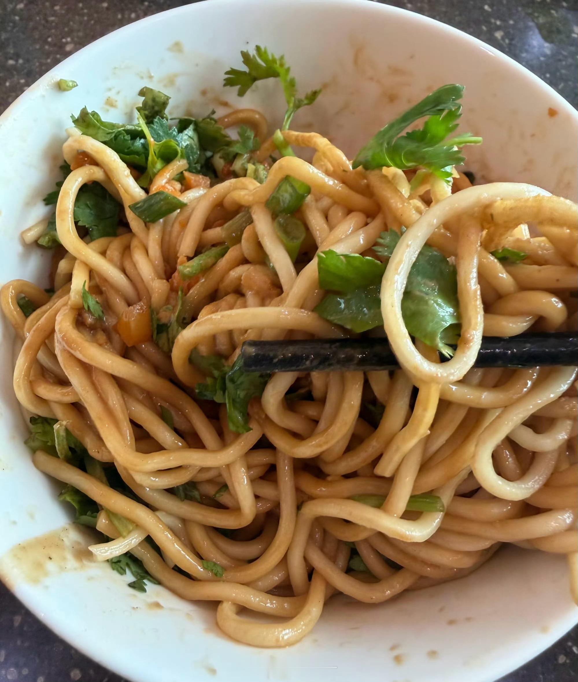 今日午餐：热干面。太好吃了