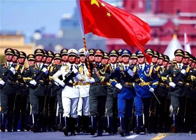一眼震撼全网！空军一号旁的中国哨兵，凭什么让世界肃然起敬
 
一个瞬间，定格一种