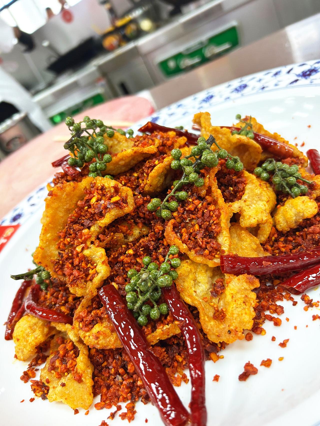 这盘菜看起来辣味十足！硬菜下饭菜 热辣下饭菜