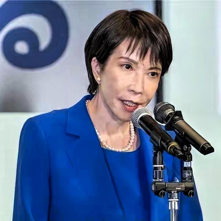 罕见大变天！对华强硬的高市早苗低头致哀，日本政坛集体动容背后藏深意
 
前言
 