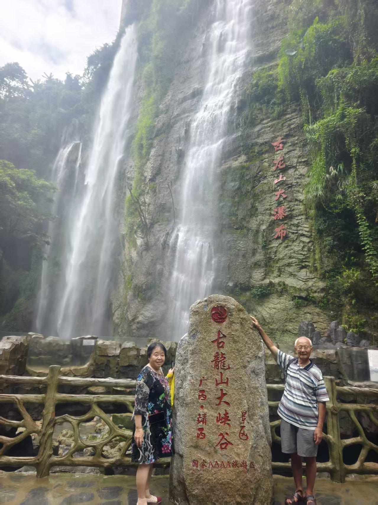 刘晓庆婚内谈恋爱是违反公序良俗的    比与同时和多个人谈恋爱还要不道德    