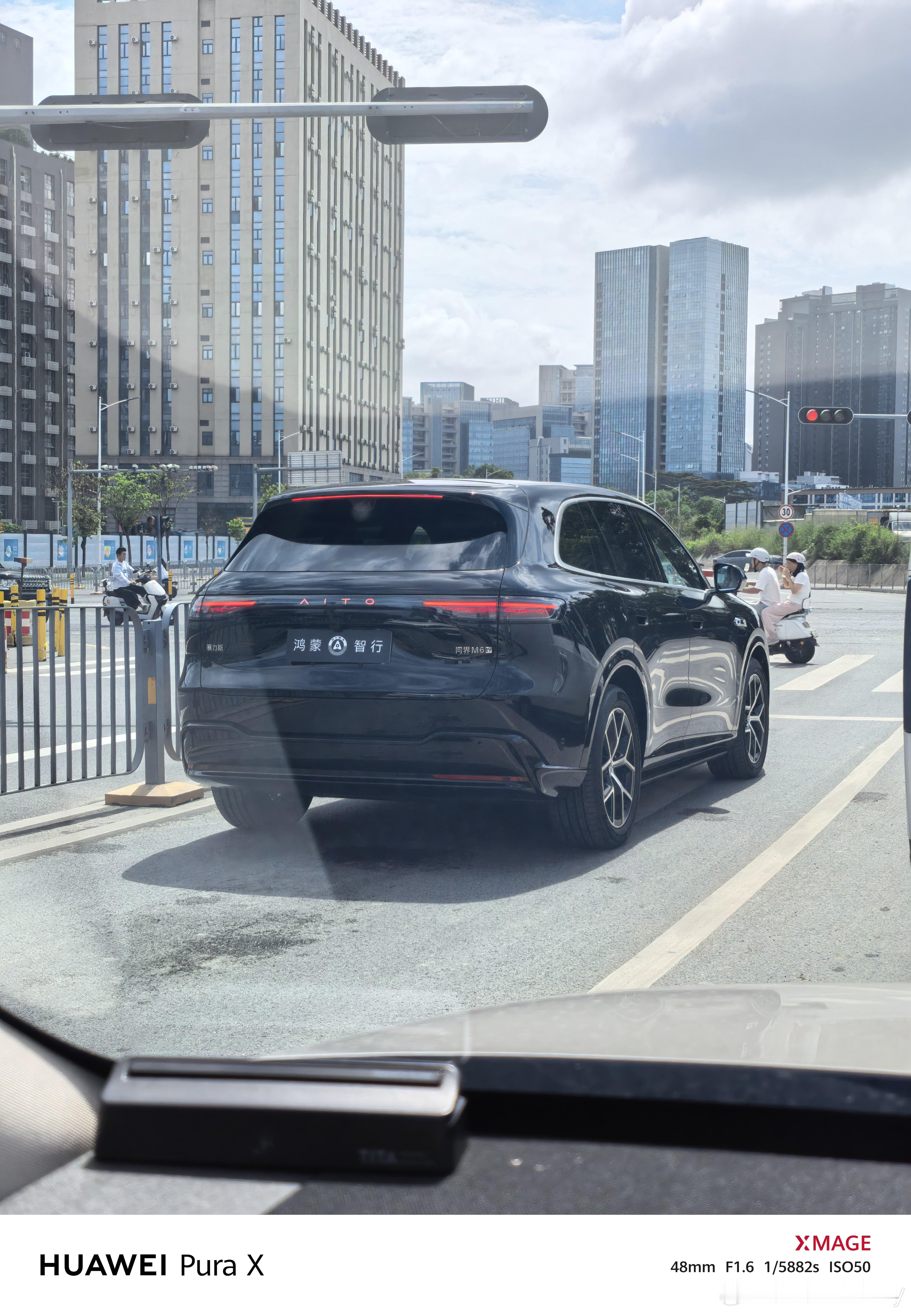 这一看就是刚提车的问界M6，还是纯电版 深圳