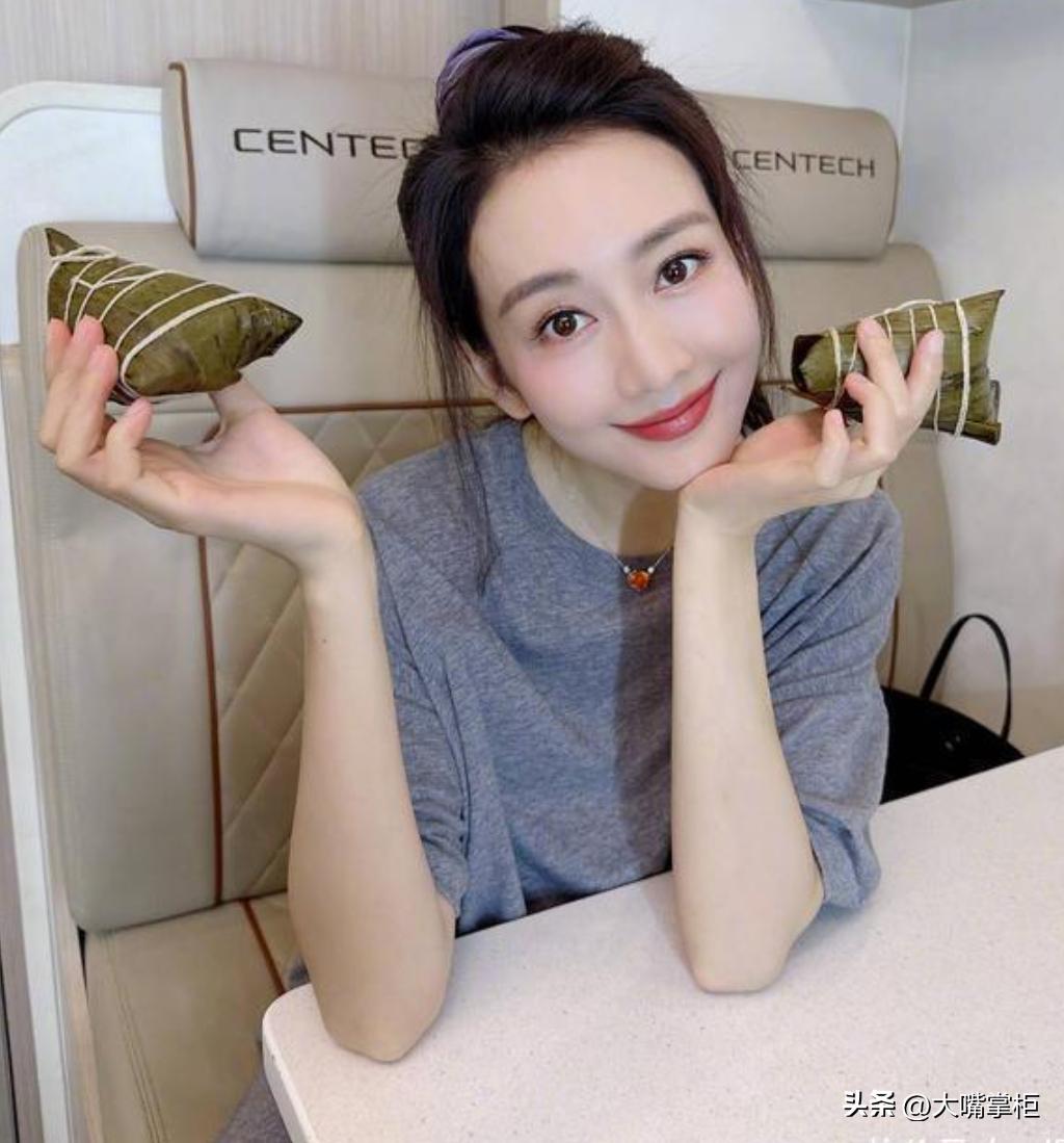 王鸥直播自曝单身，她和何九华分手了？
关于王鸥和何九华的恋情，双方从来没有公开承