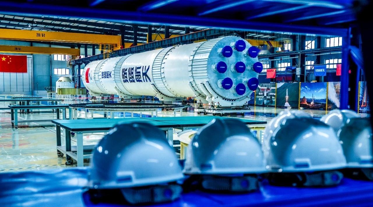 深蓝航天无锡火箭总装工厂里的星云一号火箭实物 