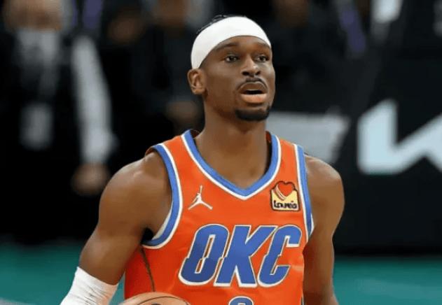 亚历山大12月以场均32.4分和运动战进球12个领跑NBA得分榜和投篮命中榜。