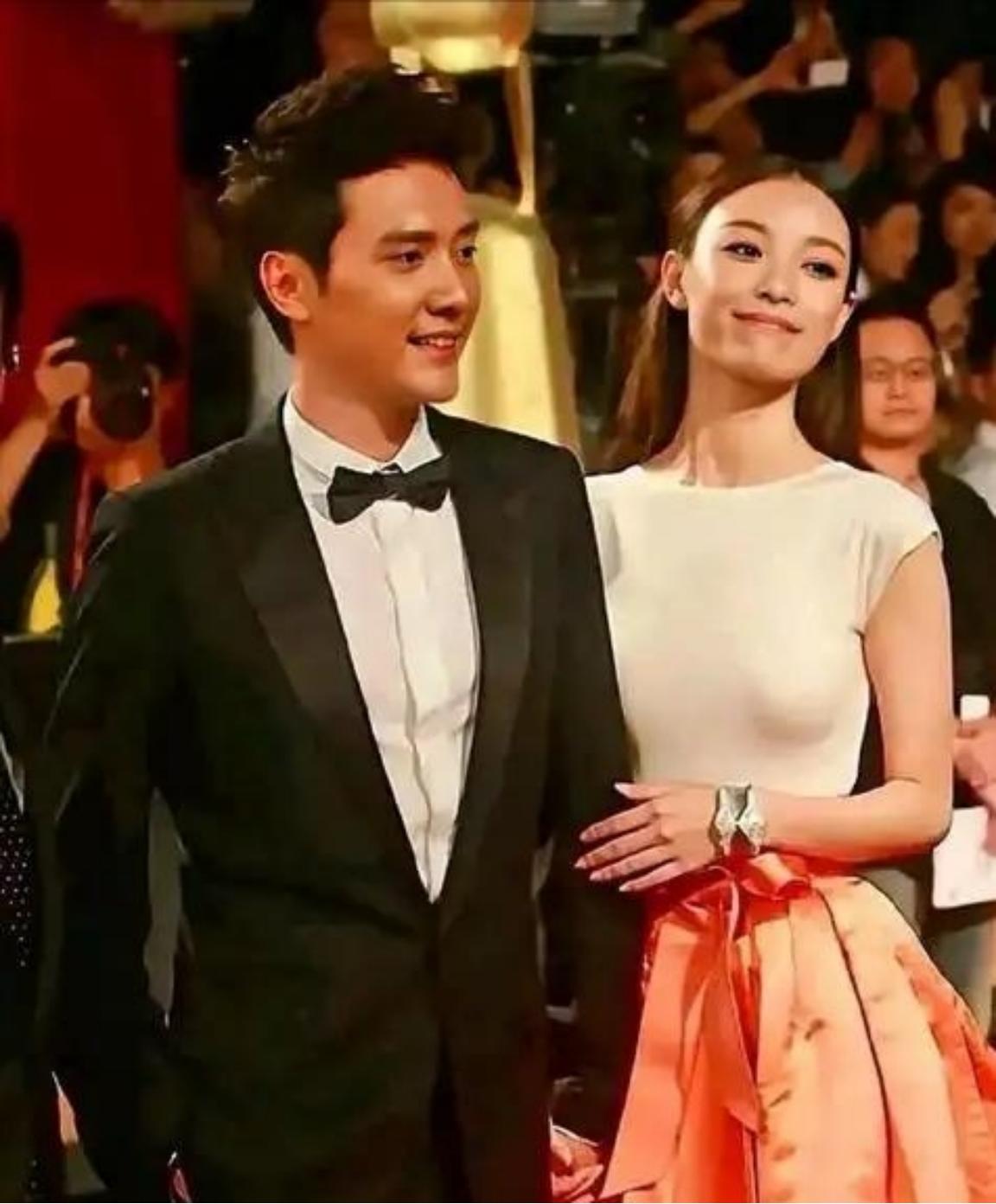 2012 年，24 岁的倪妮爱上了 34 岁的冯绍峰，两人同居 3 年，倪妮努力