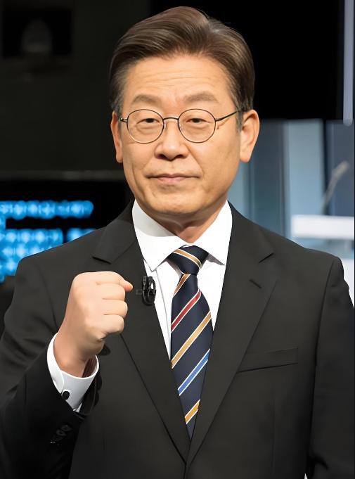 继欧盟之后，韩国也利索的跪了，接受了美国15%的关税，还要向美国提供3500亿美